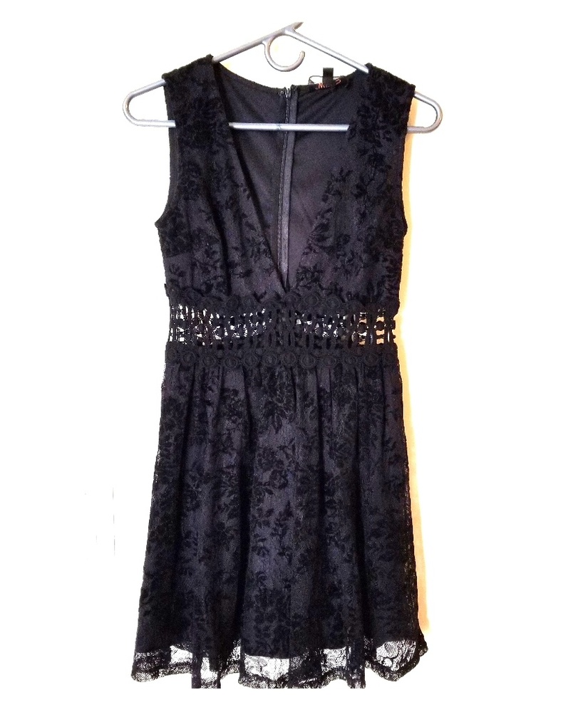 Plunging Lace LBD💄